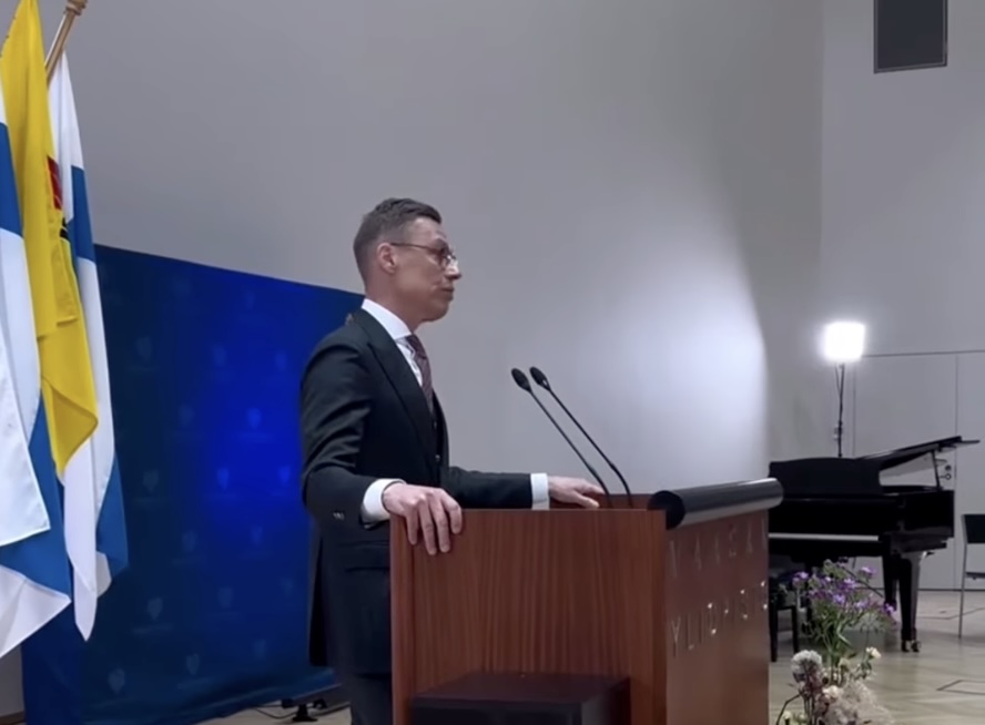 Президент посетил Вёюри и пообещал пригласить известную группу KAJ в сауну Президент посетил Вёюри и пообещал пригласить известную группу KAJ в сауну