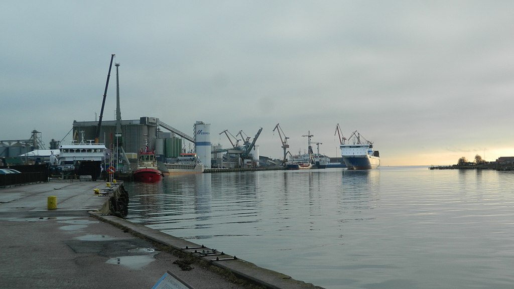 Российское грузовое судно село на мель в Балтийском море Российское грузовое судно село на мель в Балтийском море