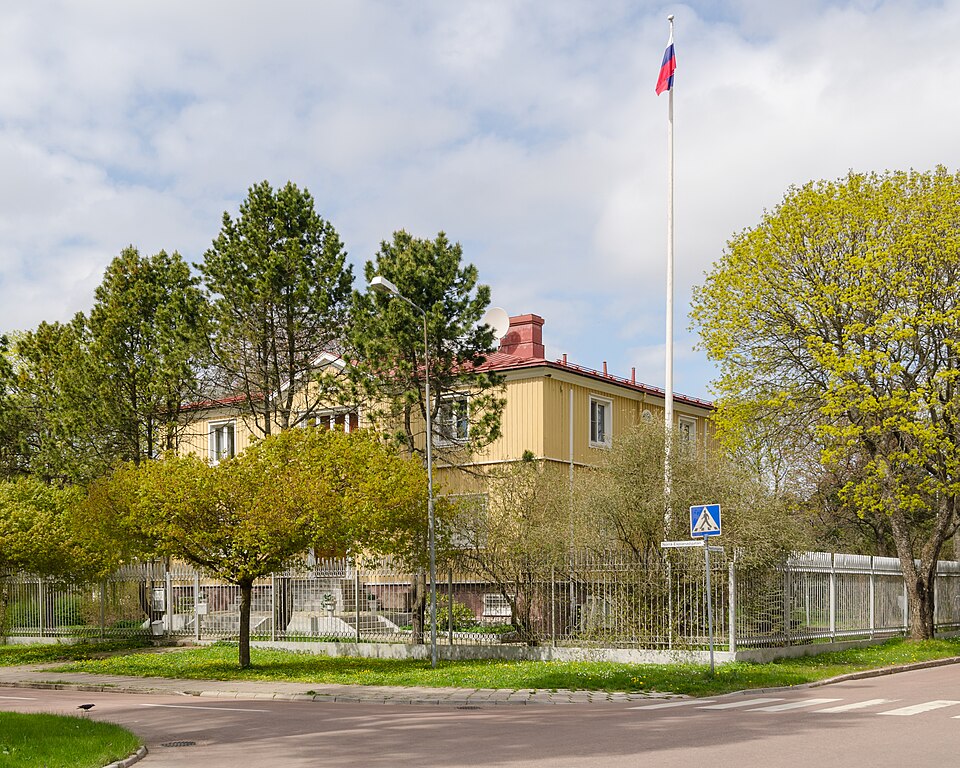 HS: полиция расследует аварию между автомобилем и велосипедистом рядом с российским консульством HS: полиция расследует аварию между автомобилем и велосипедистом рядом с российским консульством