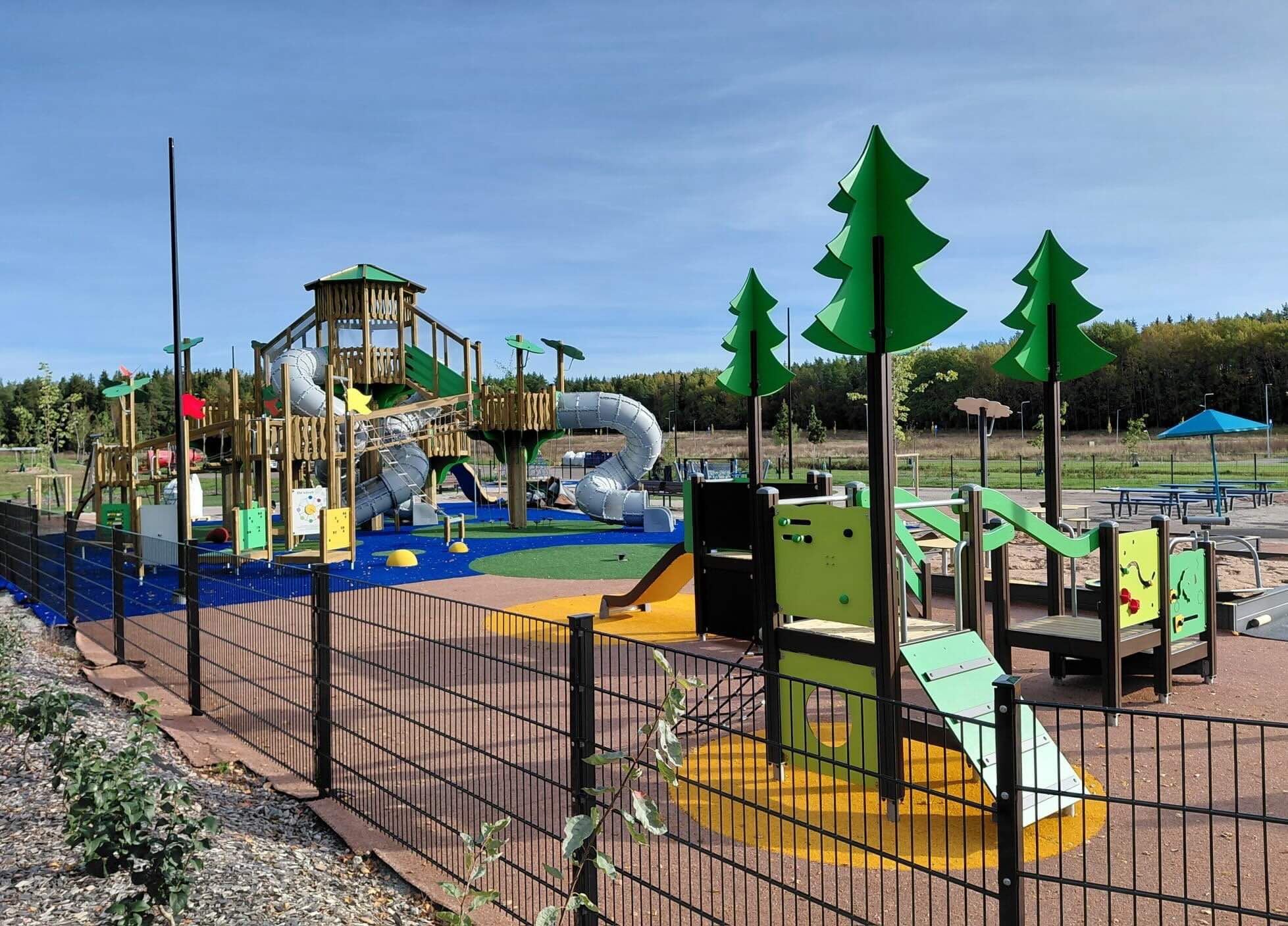 Новый детский парк в Раисио временно закрыт после несчастных случаев