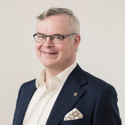 Четыре врача подали жалобу на главу Kela Лассе Лехтонена