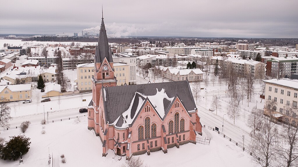 В центре Кеми водитель занялся опасным вождением, а потом безуспешно попытался скрыться от полиции