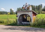 Платье из старой скатерти и парик: в деревне Юорнаанкюля появилось необычное произведение искусства