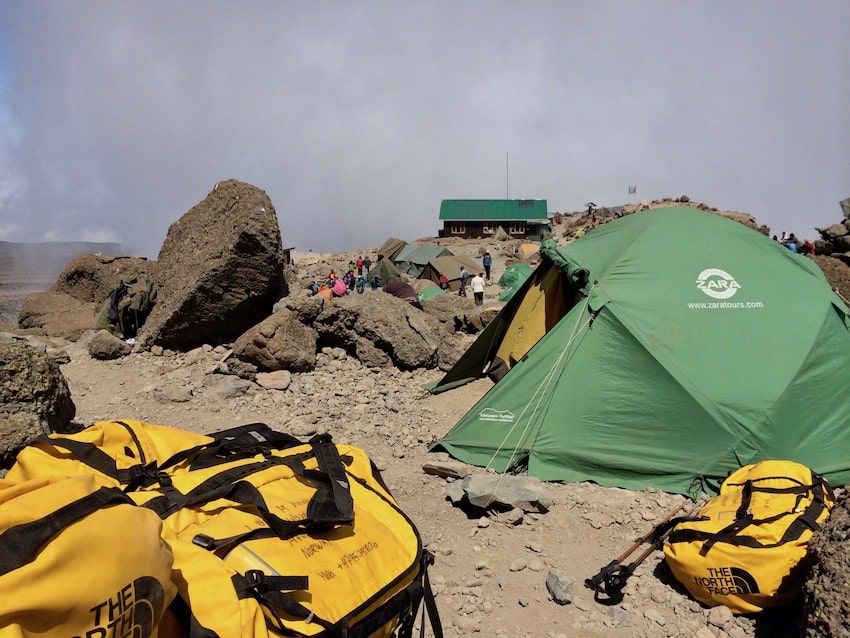 En av de mange capene på vei opp Kilimanjaro