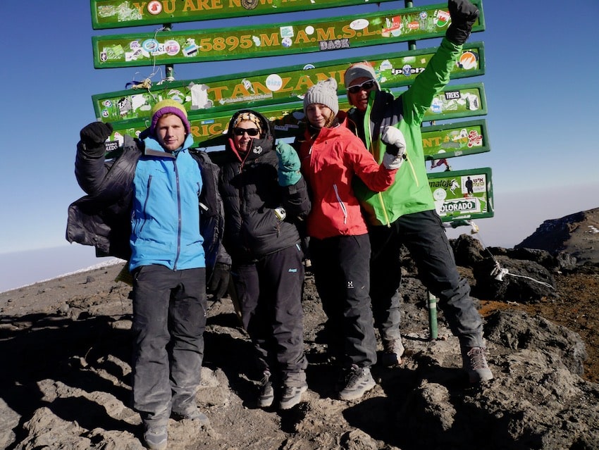 På toppen av Kilimanjaro, Uhuru peak. Samarbeid med Rundt Ekvator