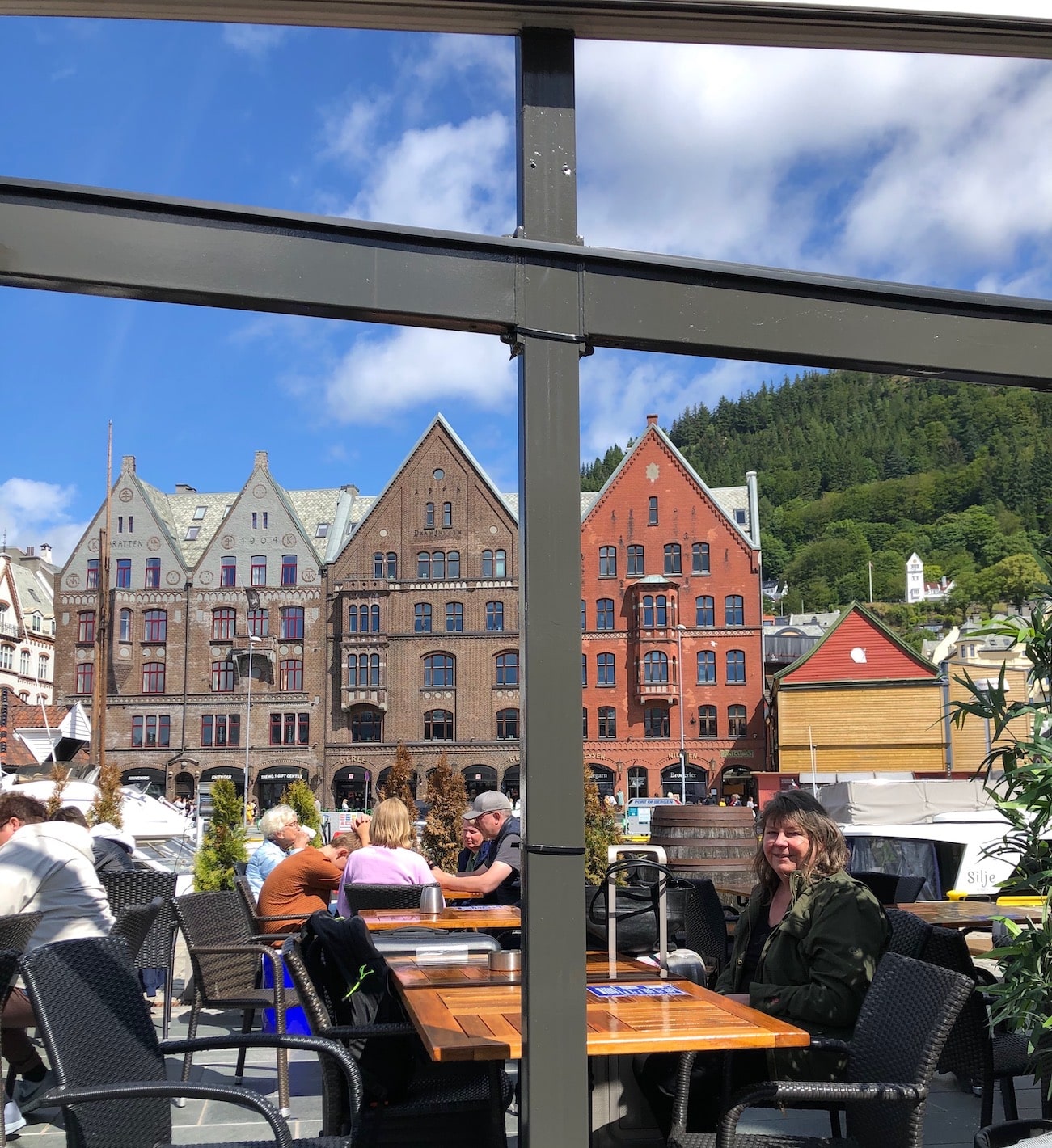 En lunsj på Bryggen i Bergen før vi går ombord i Hurtigruten dag 1