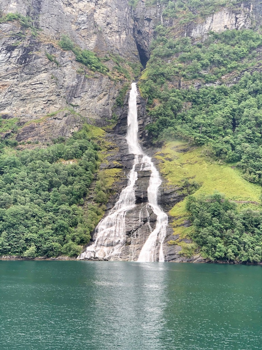 Geirangerfjorden, Hurtigruten