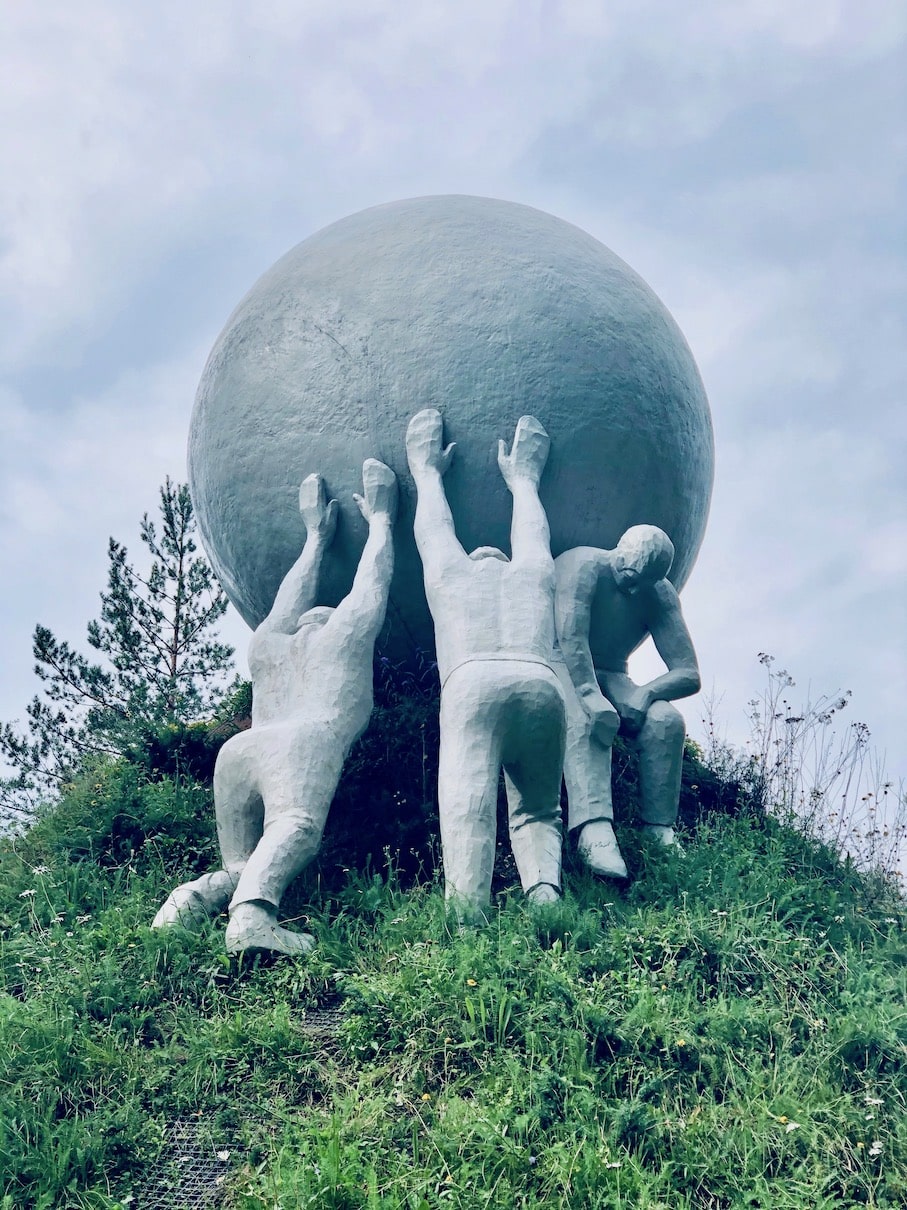 The ball, avduket 2017 på Kistefos. Skulpturer ved Kistefos skulpturpark.