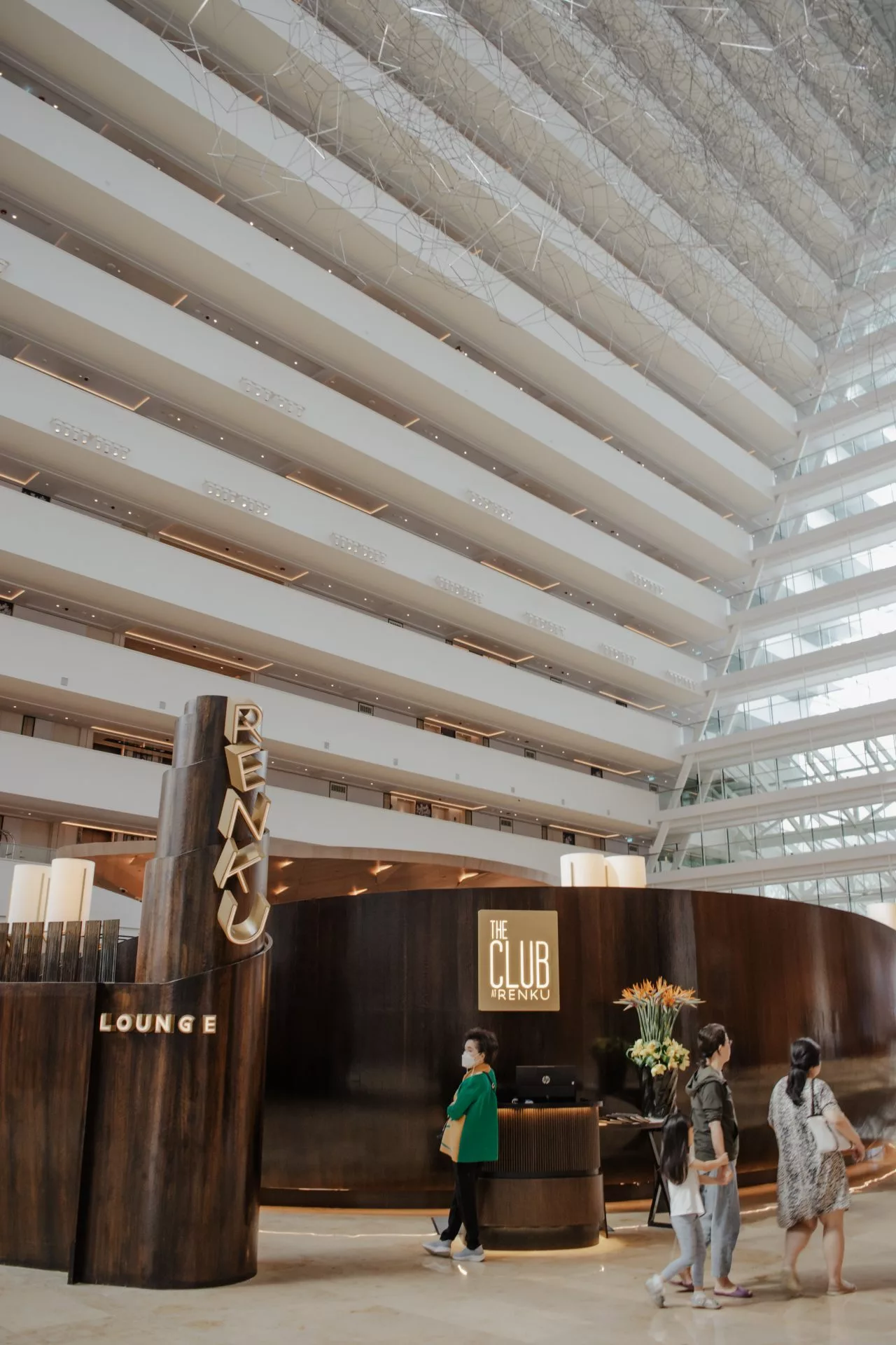 Lobbyen på Marina Bay Sands - Stilfull atmosfære og imponerende romfølelse