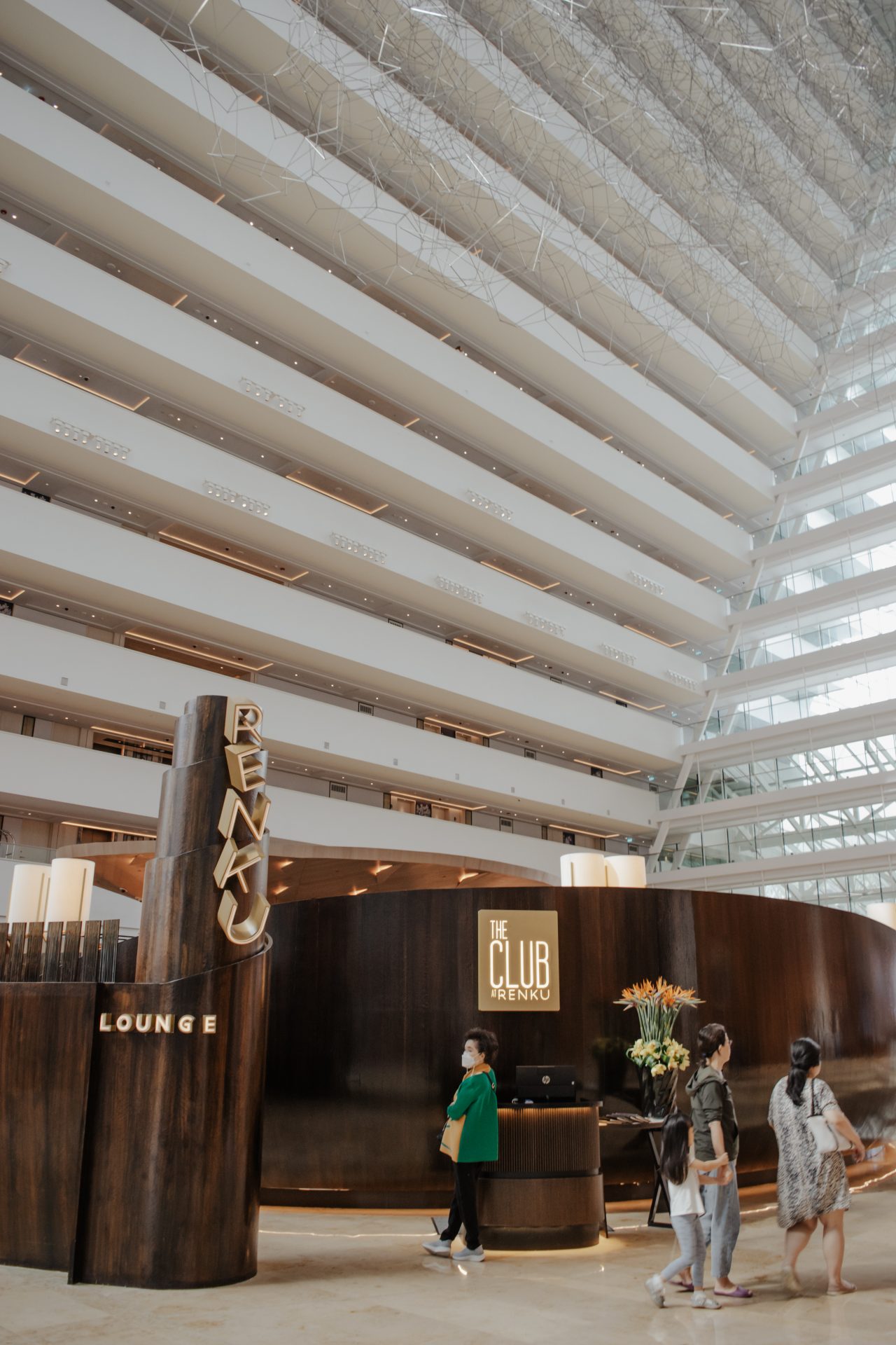 Lobbyen på Marina Bay Sands - Stilfull atmosfære og imponerende romfølelse