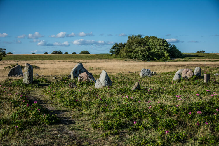 hjarnoe-skibssaetningerne-kalvestenene