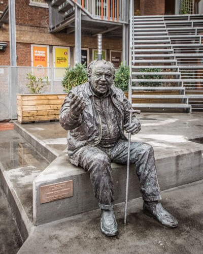 Anker Jørgensen statuen i Sydhaven - Læs på Rundt i Danmark
