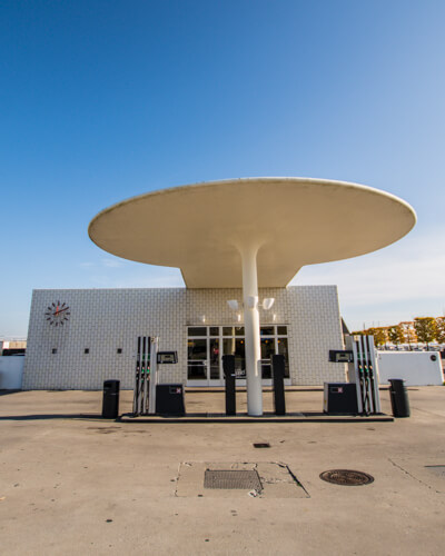 Arne Jacobsen tankstation isbar i Skovshoved Rundt i Danmark