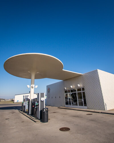 Arne Jacobsen tankstation isbar i Skovshoved Rundt i Danmark