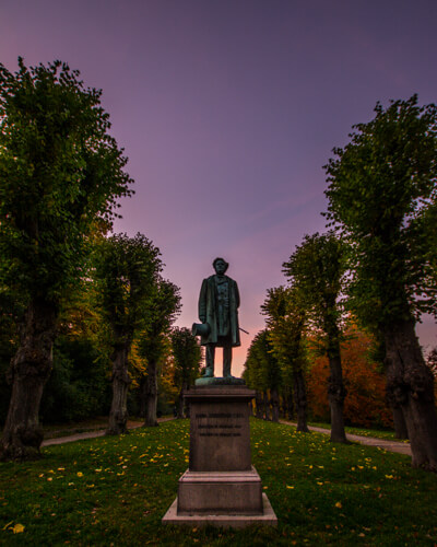 soendermarken-Halls-Statue