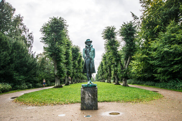 soendermarken-statue-Oehlenschlaeger