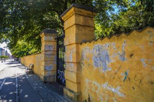 Den Gule Mur – Assistens Kirkegård
