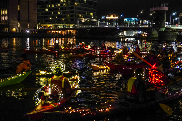 Lucia-optog-kajak-Koebenhavns-Havn