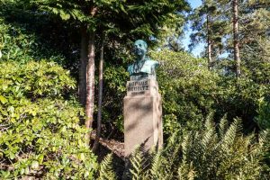 Sophus Bauditz’ buste i Botanisk Have i Aarhus