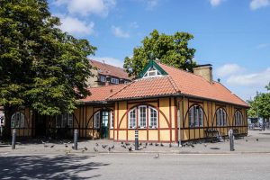 Den gamle stationsbygning ved Sporsløjfen – Svanemøllen