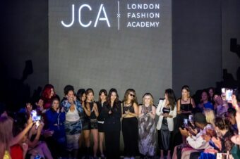 Лондонская академия моды приняла участие в благотворительном мероприятии LFW