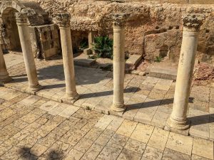 Ein Blick auf die antike Straße des Western Cardo in Jerusalem