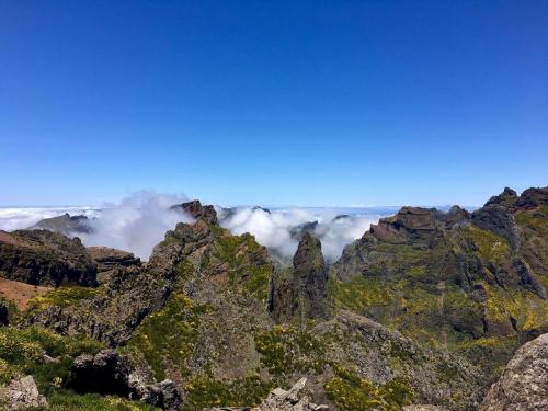 Ausblick am Pico do Arieiro auf Madeira