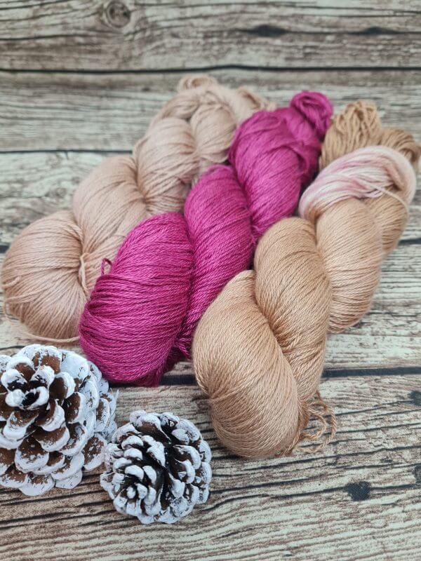 Yakwolle mit Maulbeerseide in 3 Farben, Beige, Beige meliert mit Rosa, Beere