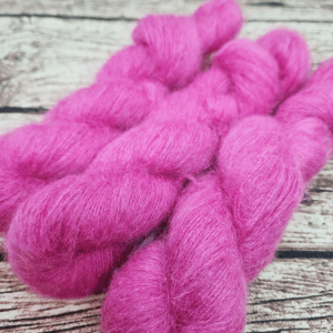 pflanzengefärbte super Kid Mohair Wolle mit Maulbeerseide und Yak Wolle Pink