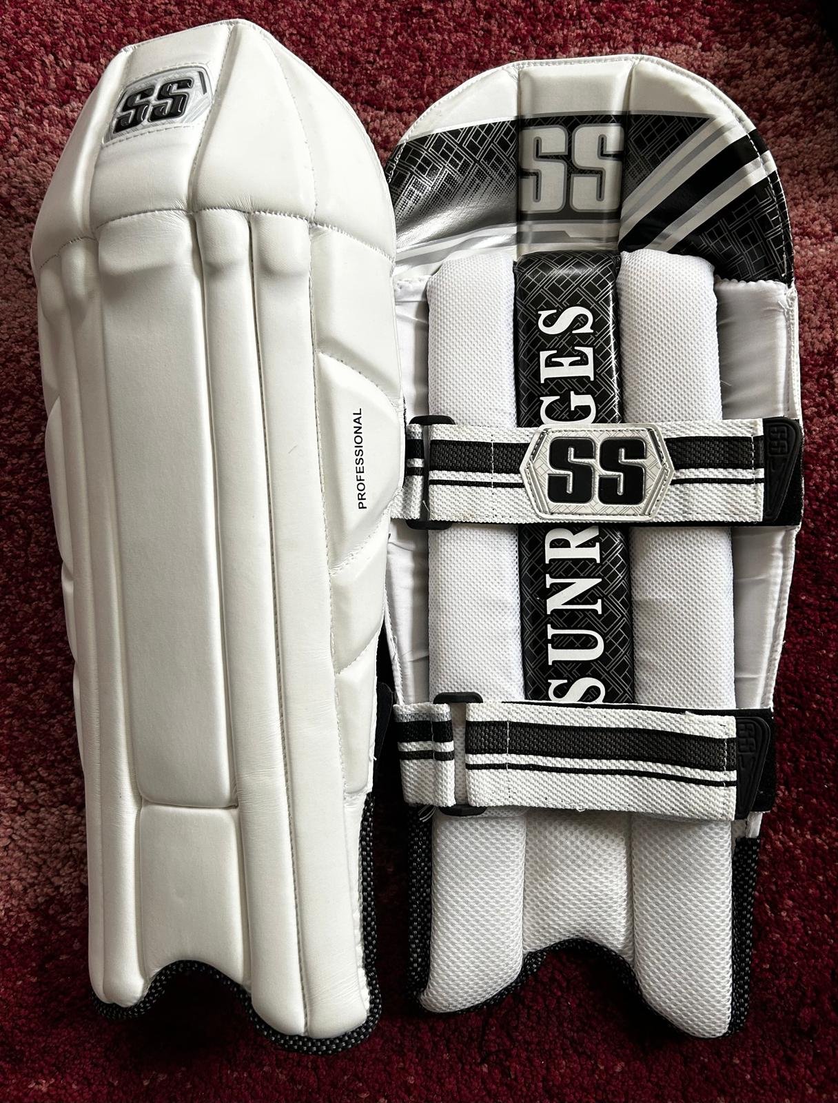 SS PROFESSIONAL WICKET KEEPING PADS