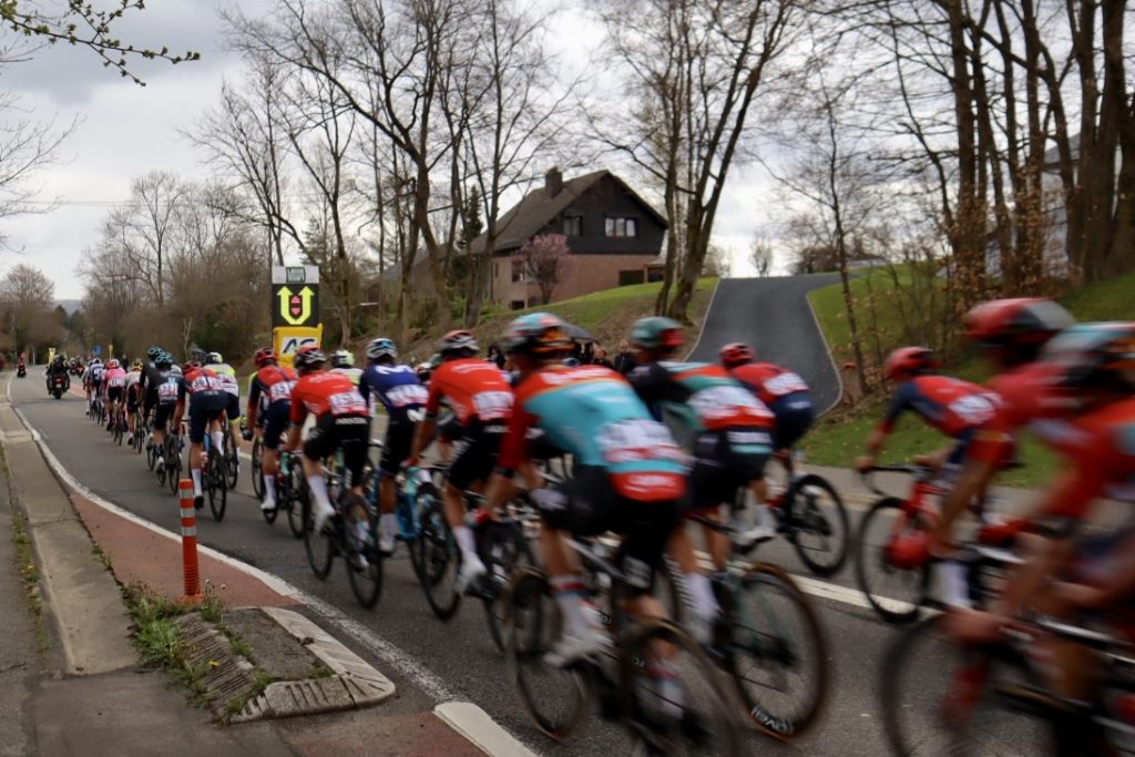 Liège-Bastogne-Liège 2024 using Safe Cycling Safety Sign (Mobile LED-sign for sporting events) with commercial space for event sponsors.
