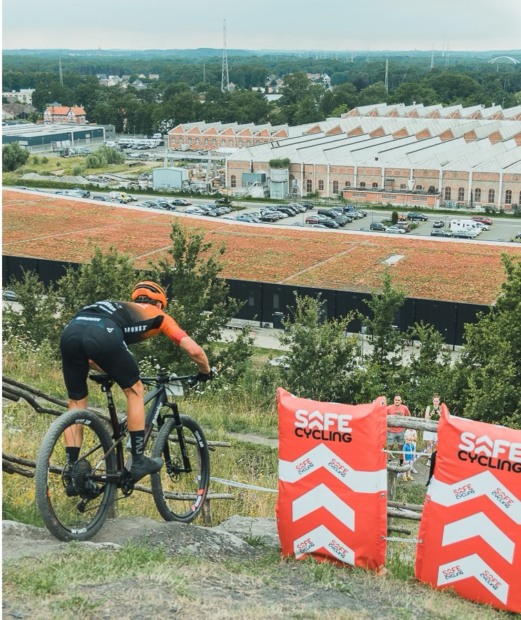 MT Beringen 2024 using Safe Cycling crash protection and Safety Sign (Mobile LED-sign for sporting events).