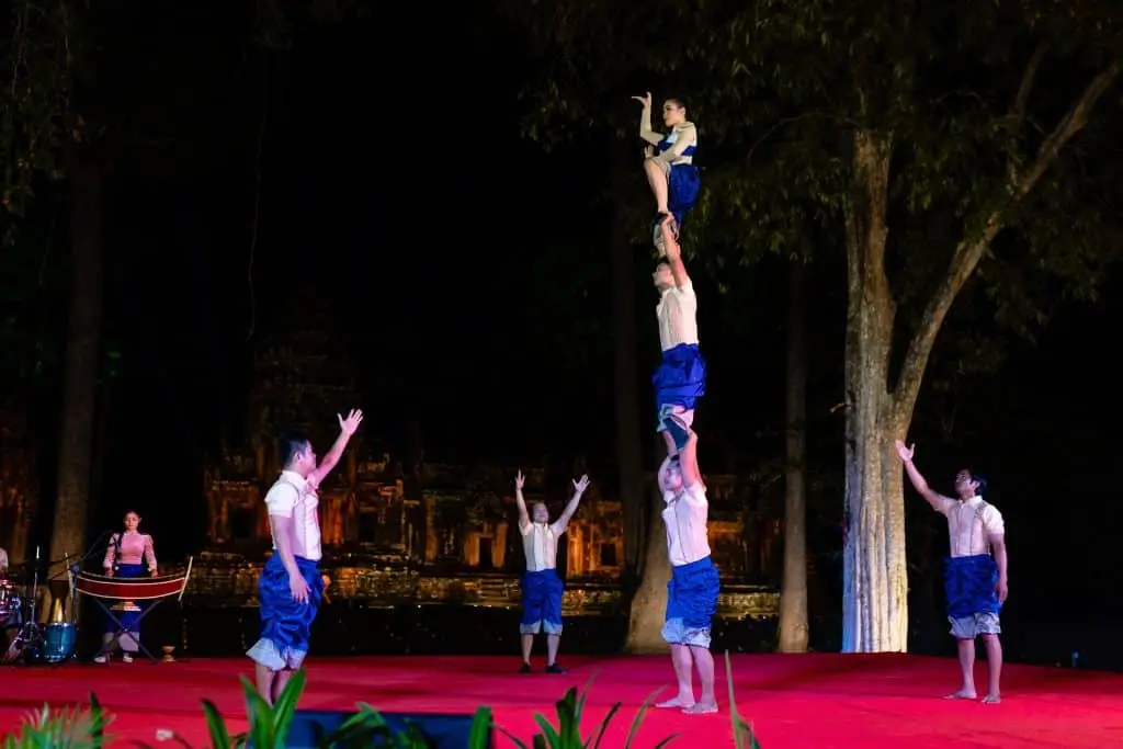 Phare Performances at Temple Gala Dinner1.jpg