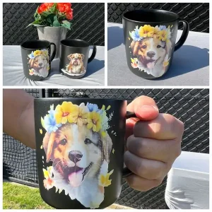 Mok puppy met bloemetjes