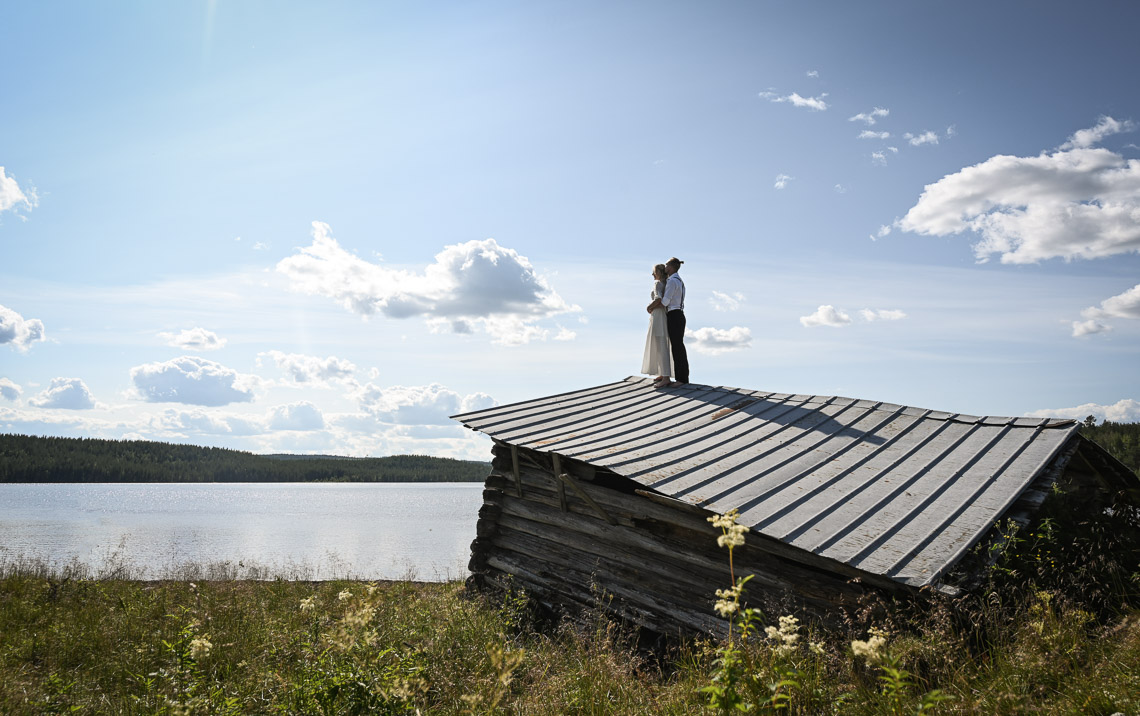 brudpar på taket priser bröllopsfotograf priser bröllopsfotgraf