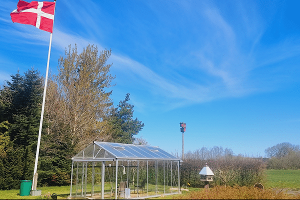 Das Treibhaus ist fertig aufgebaut. Wieder ein Schritt aus der Komfortzone gemacht