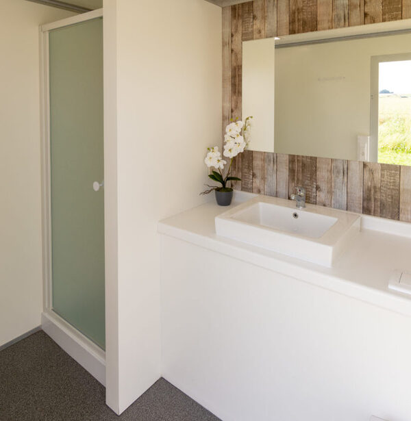 Sanicar - mobiele wc-wagens, badkamers en keukens voor aannemer