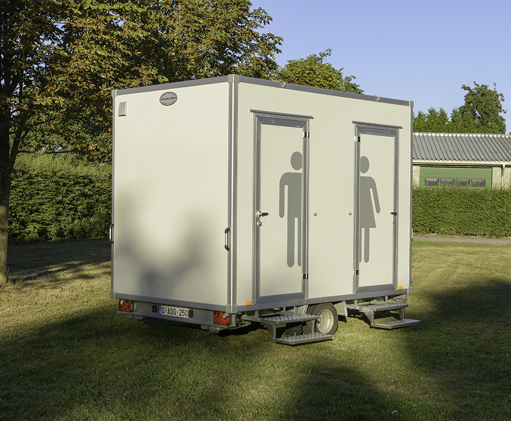 Sanicar - kleine toiletwagen huren