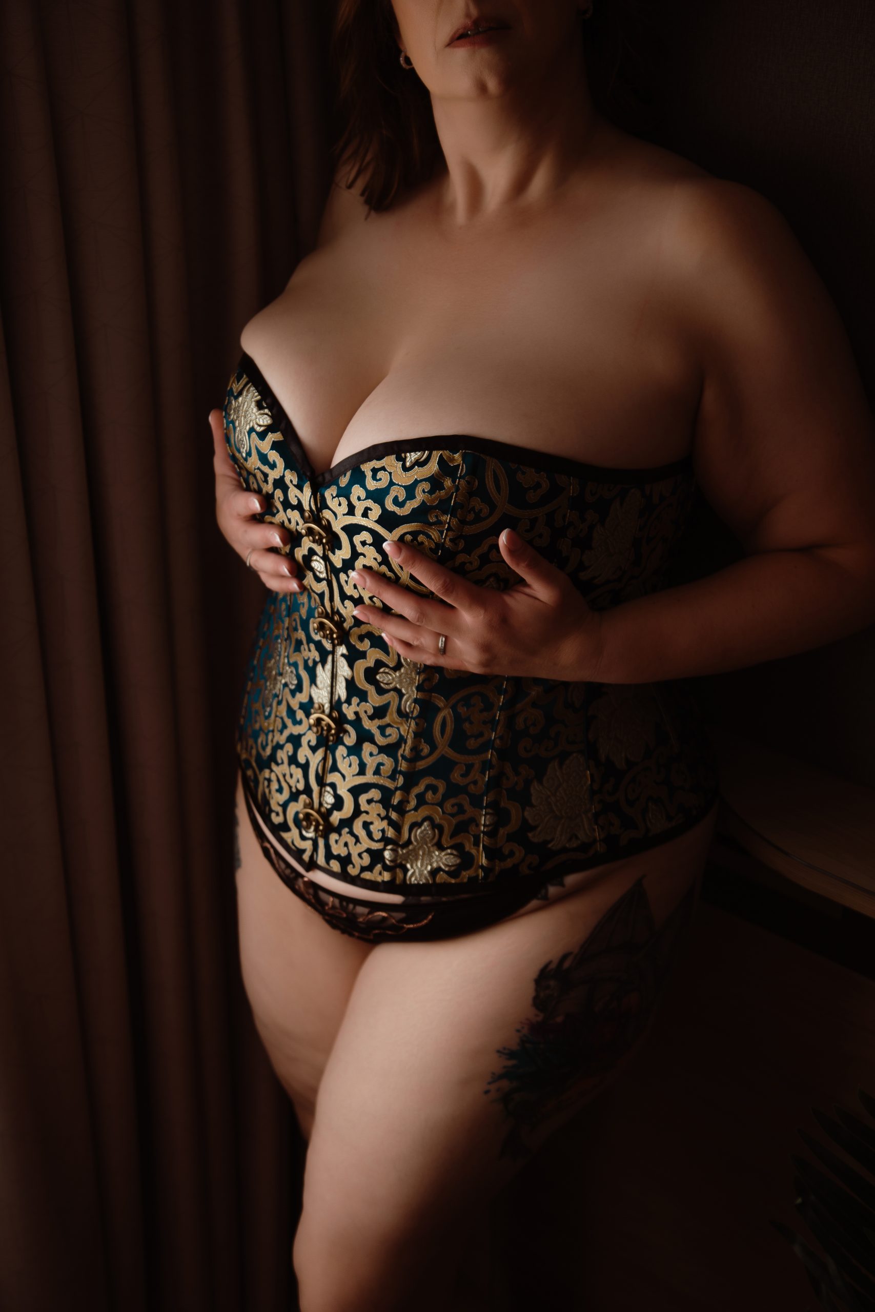 why every woman should consider a boudoir photoshoot -dark-moody-boudoir-leicestershire-sarah-rachel-boudoir