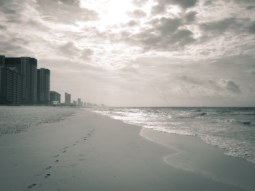 usa 600 running on the beach