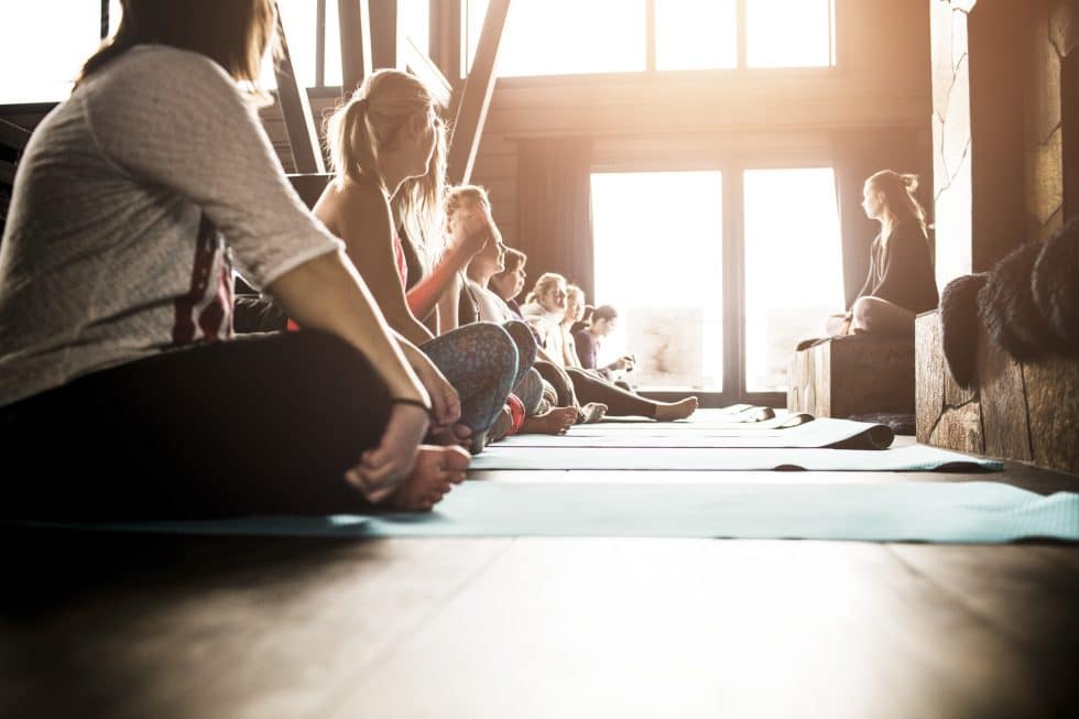 Yoga på Copperhill. The Villa är Petter Stordalens privata hus i Åre.