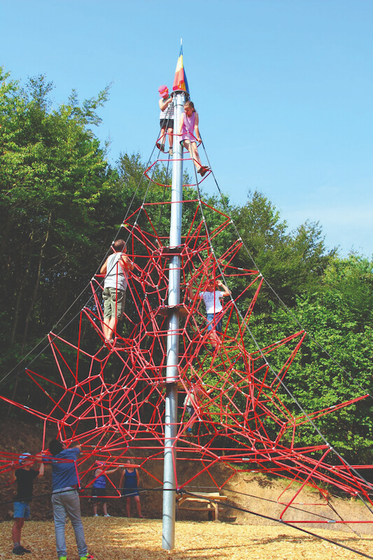 Spindelnätpyramid 8 med 6 markförankringar