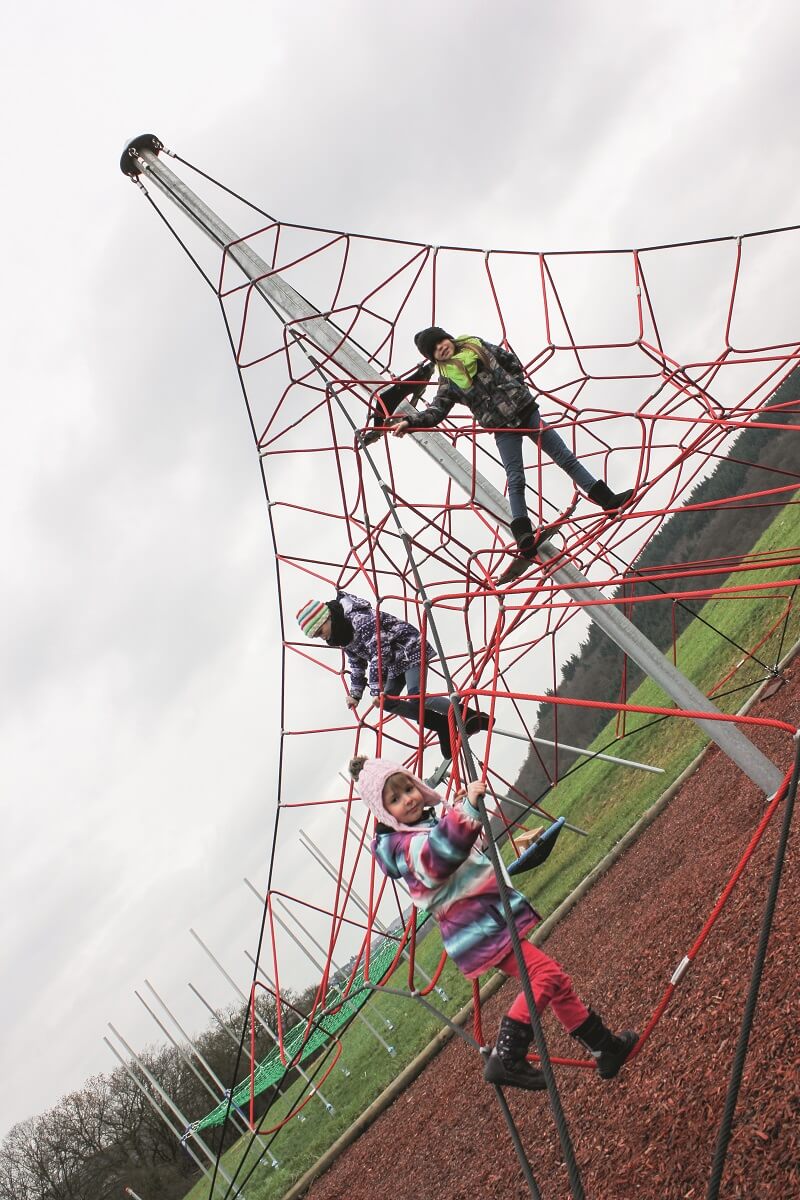 Spindelnätpyramid 6 med 4 markförankringar