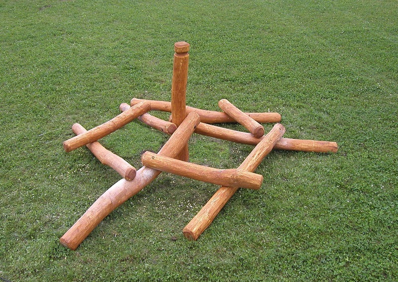 Klätterpyramid i robinia