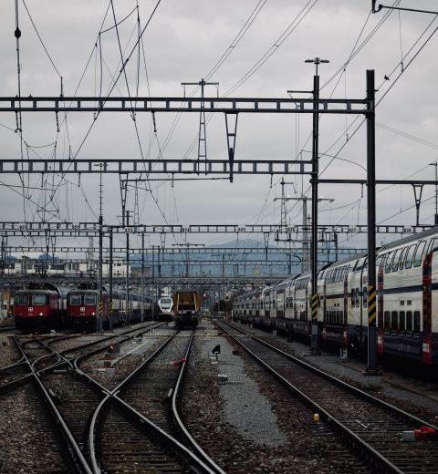 gleise am bahnhof