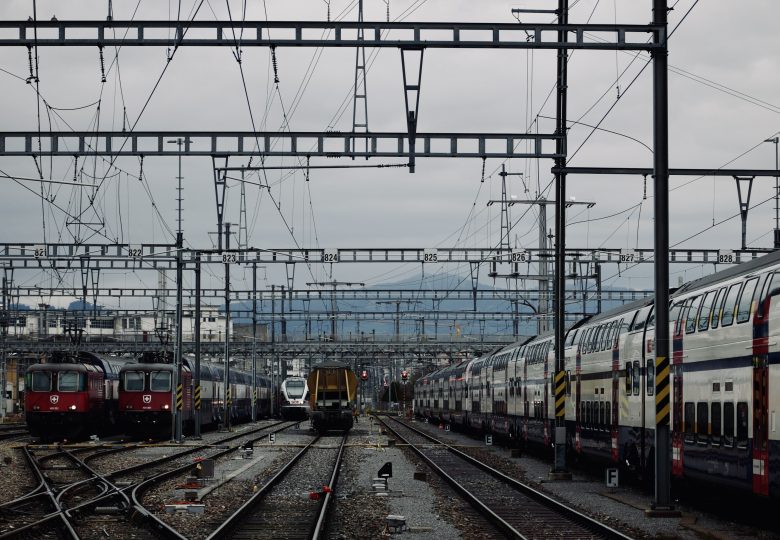 gleise am bahnhof