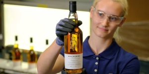 Read more about the article Balmoral unveils limited-edition scotch whisky from Royal Lochnagar distillery