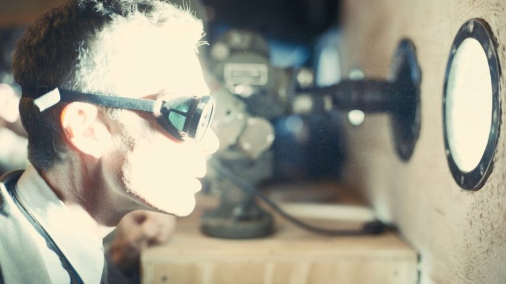 Critique « Oppenheimer » (2023) : Un biopic détonnant ! - ScreenTune