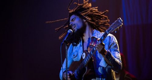 Critique « BOB MARLEY - ONE LOVE » (2024) : LÈVE-TOI POUR LA MUSIQUE ! - ScreenTune