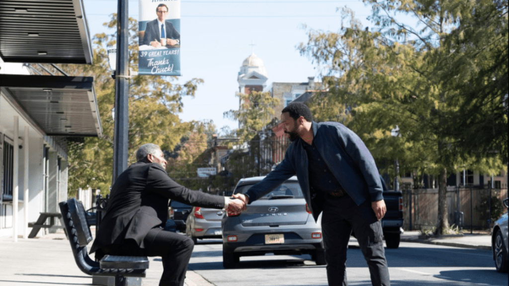 Critique « Life of Chuck » (2025) : Fable spatio-temporelle ! - ScreenTune